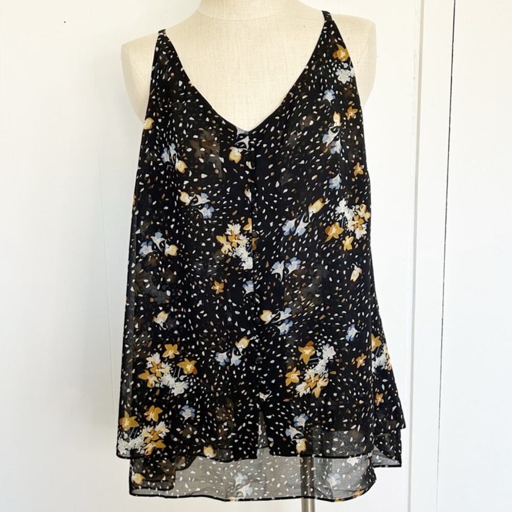 Cabi #3606 Cluster Cami Abstract Floral Pattern
Button V-Neck Size Large